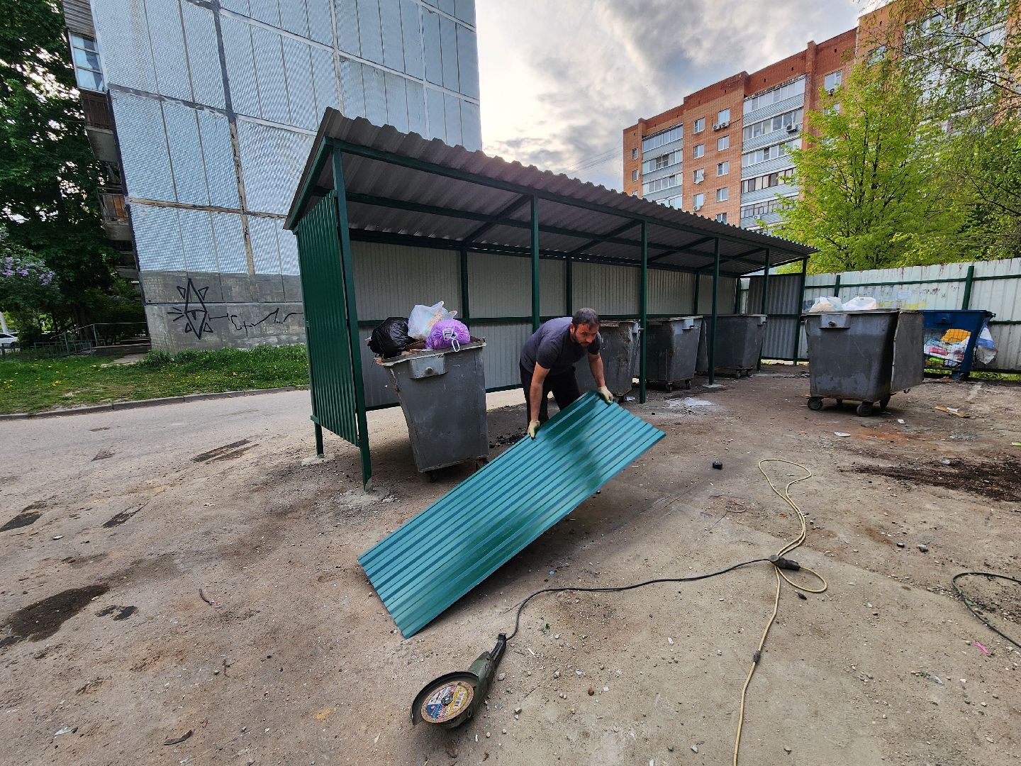 чехов, улица чехова, контейнерная площадка, капитальный ремонт, модернизация, реконструкция, новое ограждение, крыша, твердое покрытие, дополнительные баки, бункер для КГО,