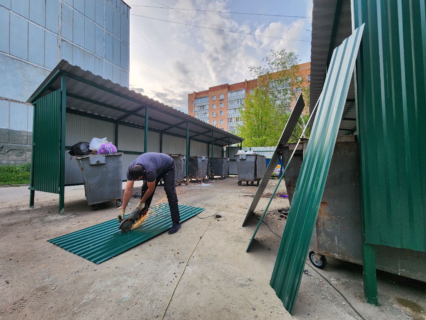 чехов, улица чехова, контейнерная площадка, капитальный ремонт, модернизация, реконструкция, новое ограждение, крыша, твердое покрытие, дополнительные баки, бункер для КГО,