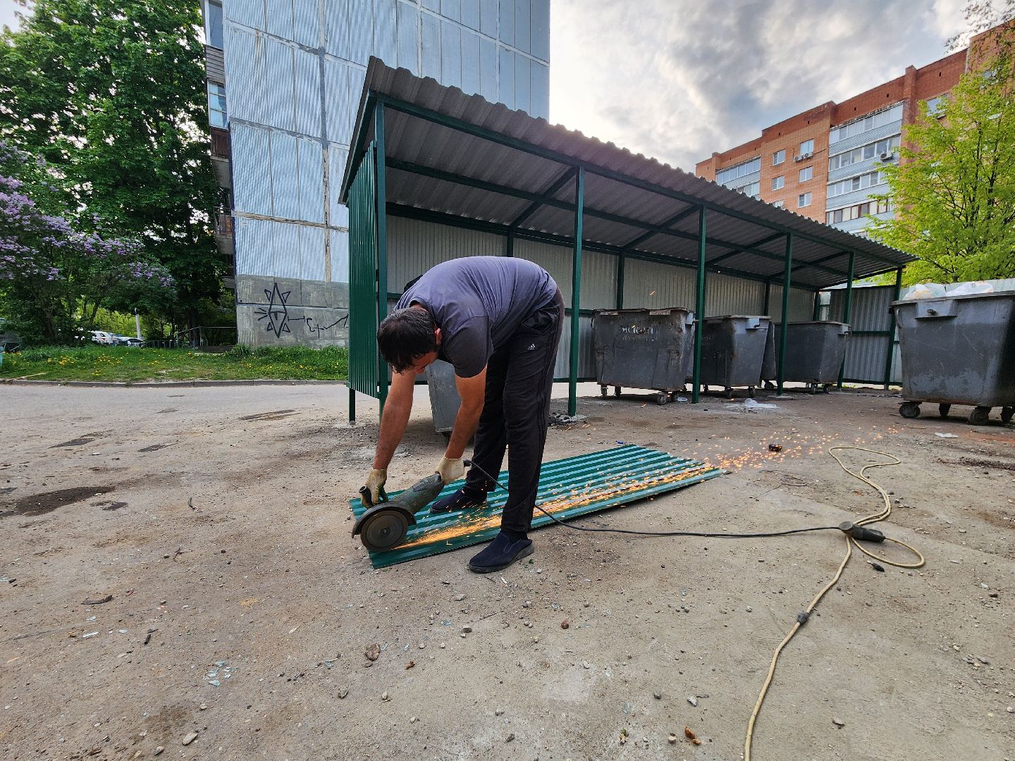 чехов, улица чехова, контейнерная площадка, капитальный ремонт, модернизация, реконструкция, новое ограждение, крыша, твердое покрытие, дополнительные баки, бункер для КГО,