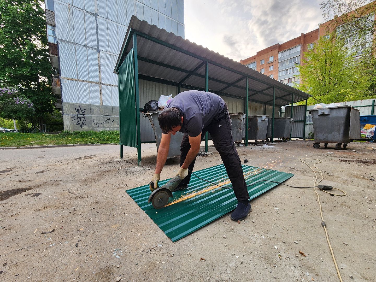 чехов, улица чехова, контейнерная площадка, капитальный ремонт, модернизация, реконструкция, новое ограждение, крыша, твердое покрытие, дополнительные баки, бункер для КГО,