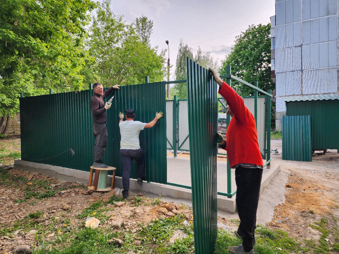 чехов, улица чехова, контейнерная площадка, капитальный ремонт, модернизация, реконструкция, новое ограждение, крыша, твердое покрытие, дополнительные баки, бункер для КГО,