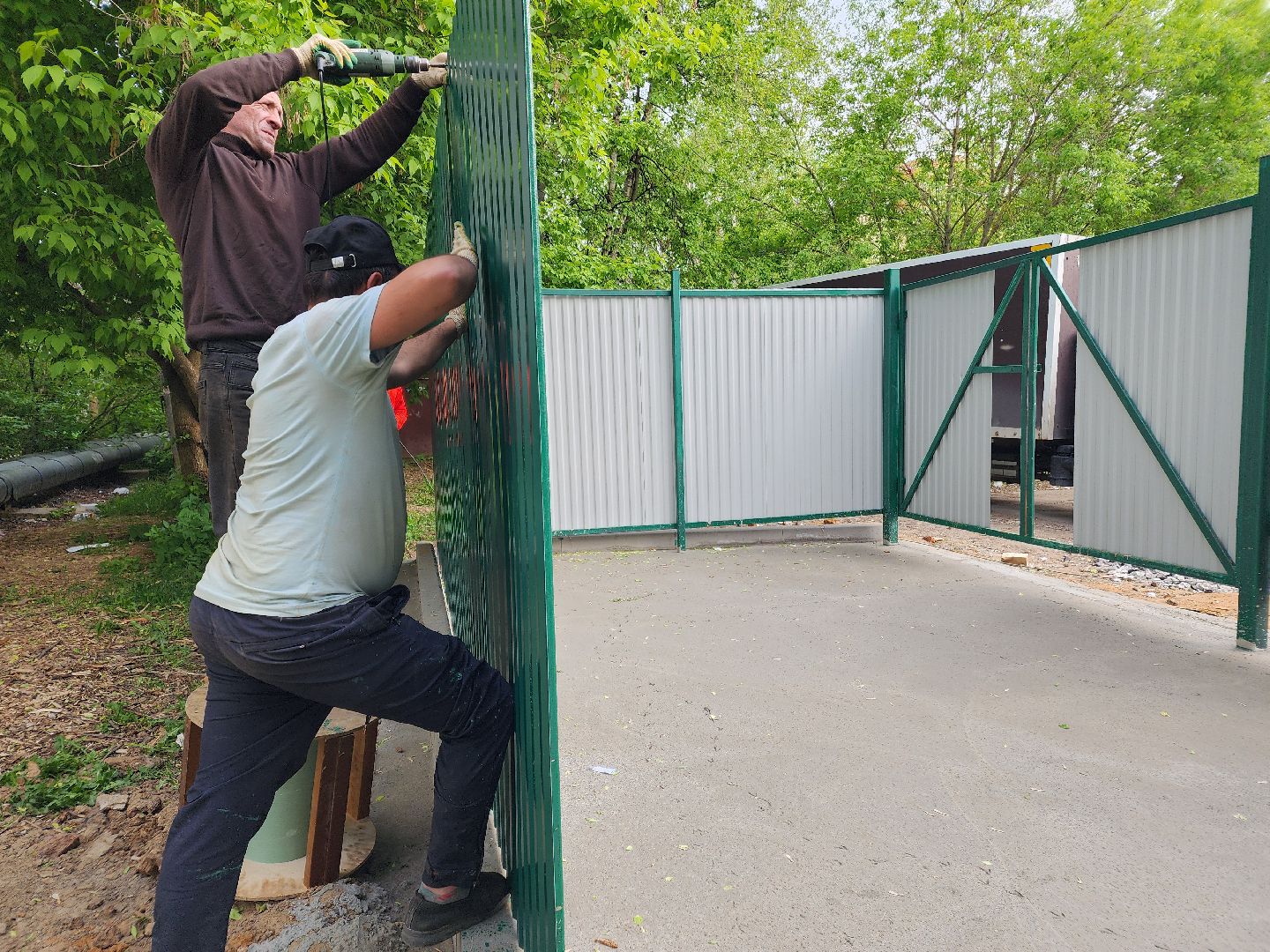 чехов, улица чехова, контейнерная площадка, капитальный ремонт, модернизация, реконструкция, новое ограждение, крыша, твердое покрытие, дополнительные баки, бункер для КГО,