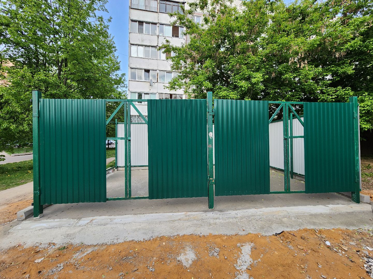 чехов, улица чехова, контейнерная площадка, капитальный ремонт, модернизация, реконструкция, новое ограждение, крыша, твердое покрытие, дополнительные баки, бункер для КГО,