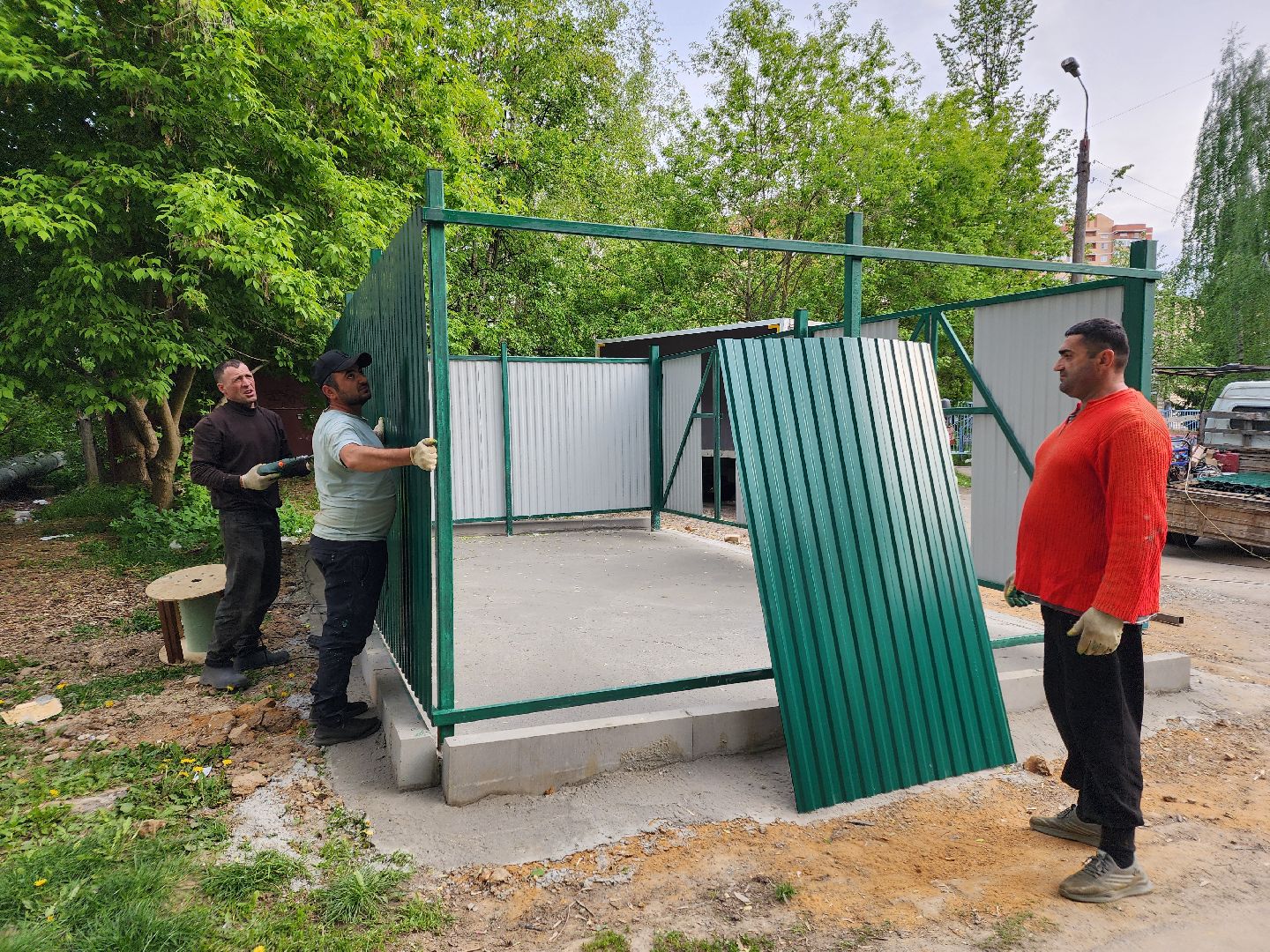 чехов, улица чехова, контейнерная площадка, капитальный ремонт, модернизация, реконструкция, новое ограждение, крыша, твердое покрытие, дополнительные баки, бункер для КГО,