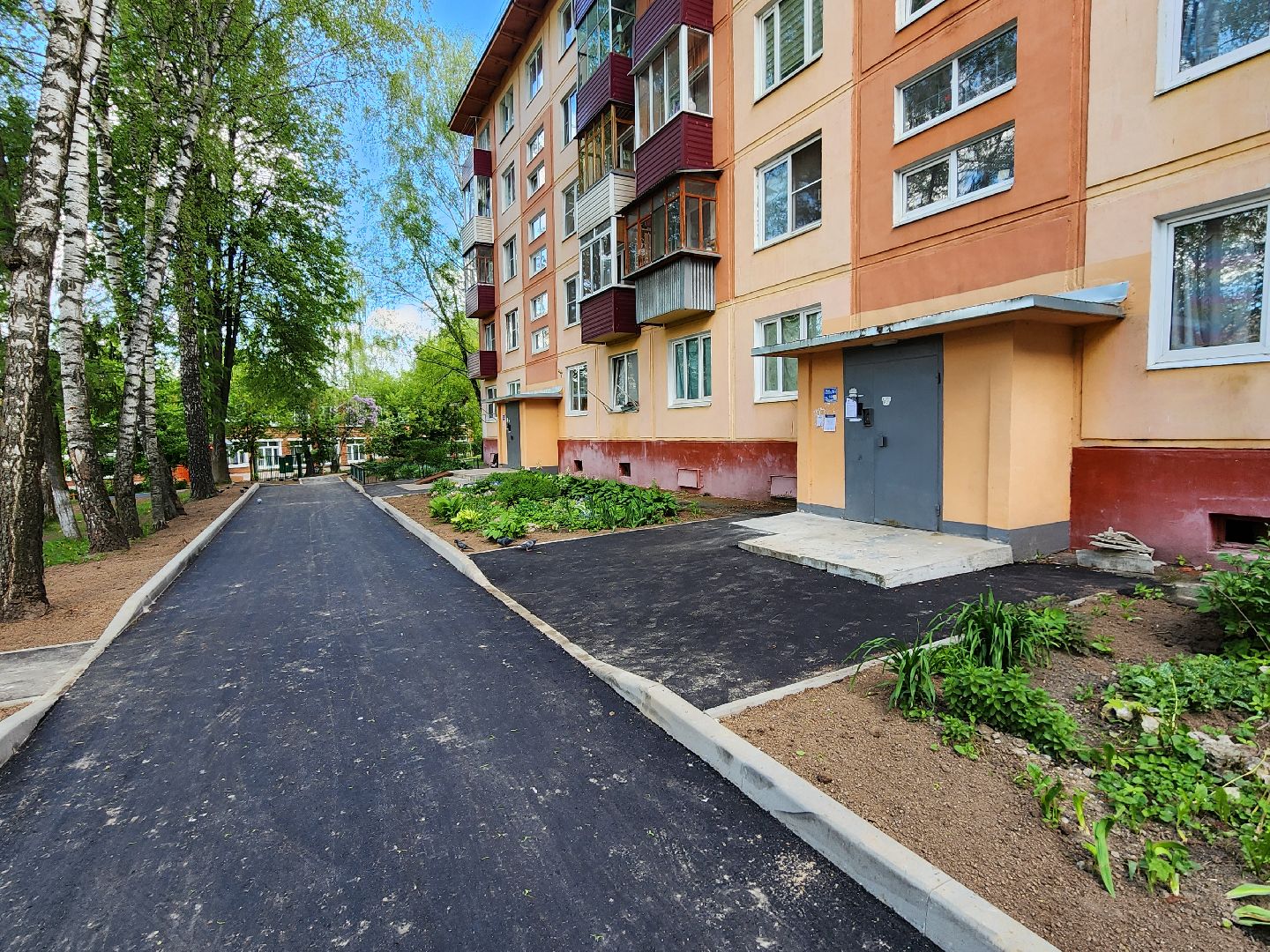 чехов, улица чехова, дворы, комплексное благоустройство, обновление, ремонт, парковки, проезды, пешеходные дорожки, спортивная площадка, зоны отдыха, скамейки, освещение, формирование комфортной городской среды,