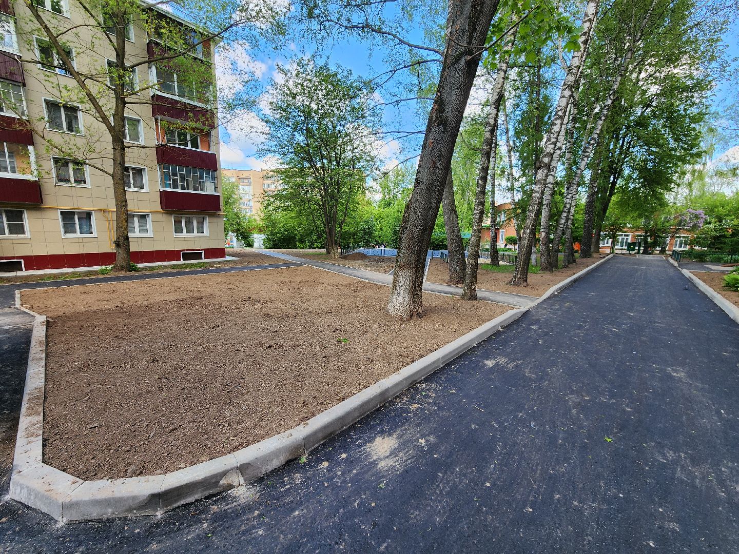 чехов, улица чехова, дворы, комплексное благоустройство, обновление, ремонт, парковки, проезды, пешеходные дорожки, спортивная площадка, зоны отдыха, скамейки, освещение, формирование комфортной городской среды,