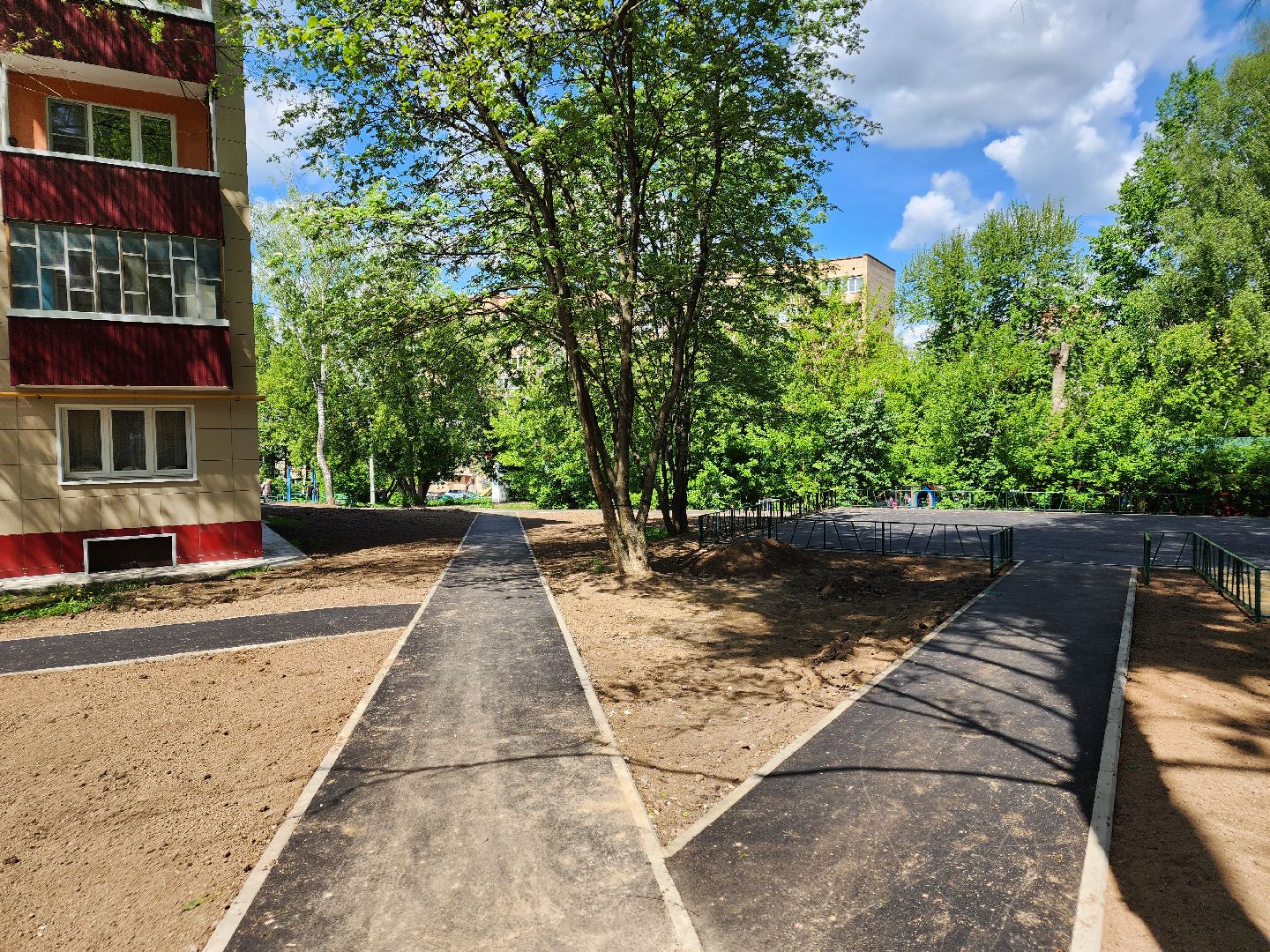 чехов, улица чехова, дворы, комплексное благоустройство, обновление, ремонт, парковки, проезды, пешеходные дорожки, спортивная площадка, зоны отдыха, скамейки, освещение, формирование комфортной городской среды,