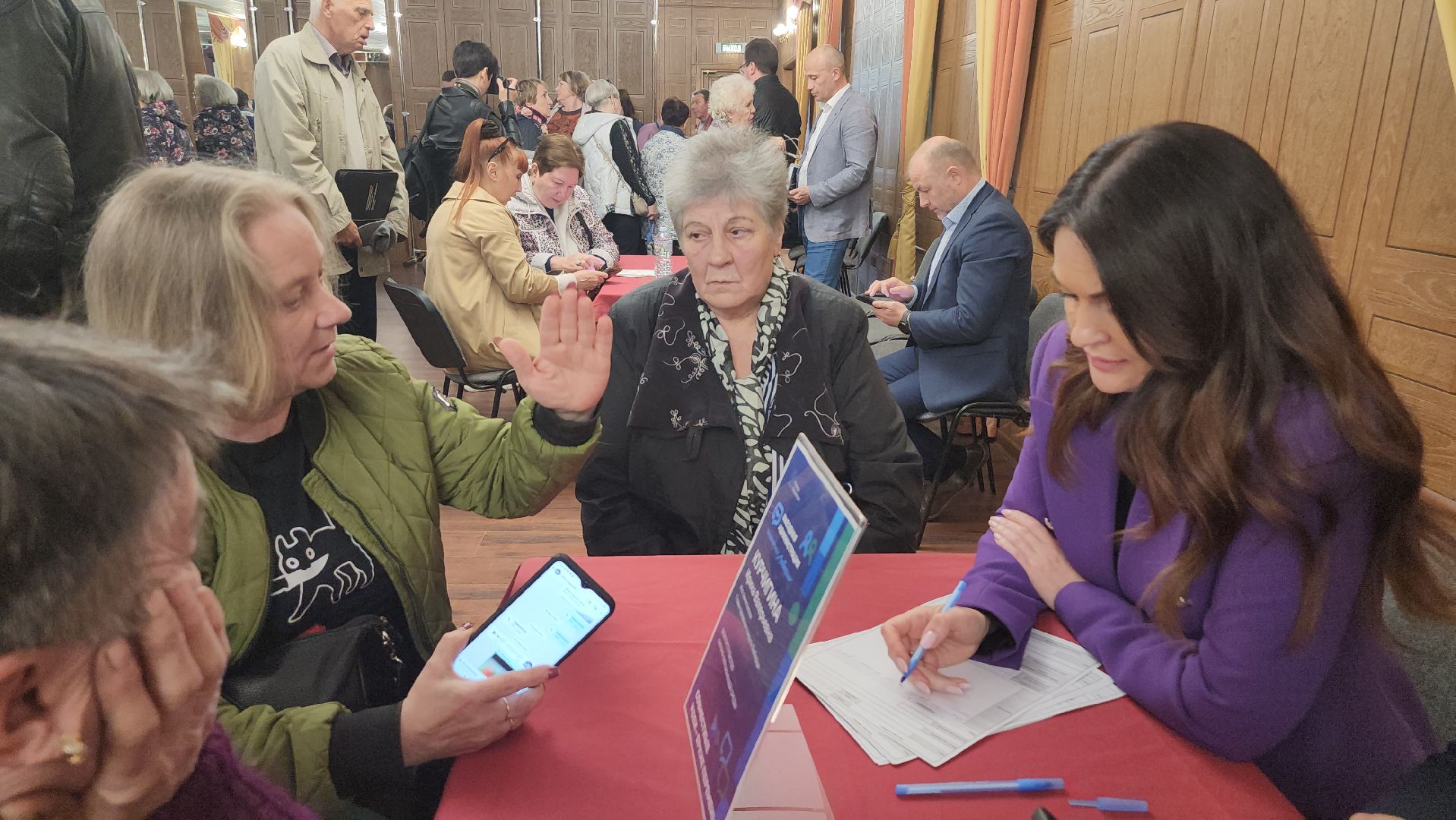 глава городского округа люберцы владимир волков, выездная администиация, просьба жителей, детская игровая площадка,