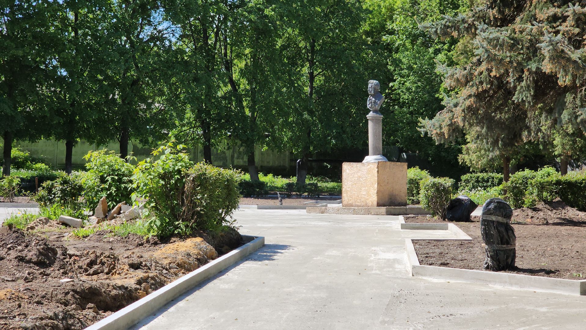 кашира, благоустройство, исторический центр, тротуарная плитка, сквер, бордюры, сухой фонтан,