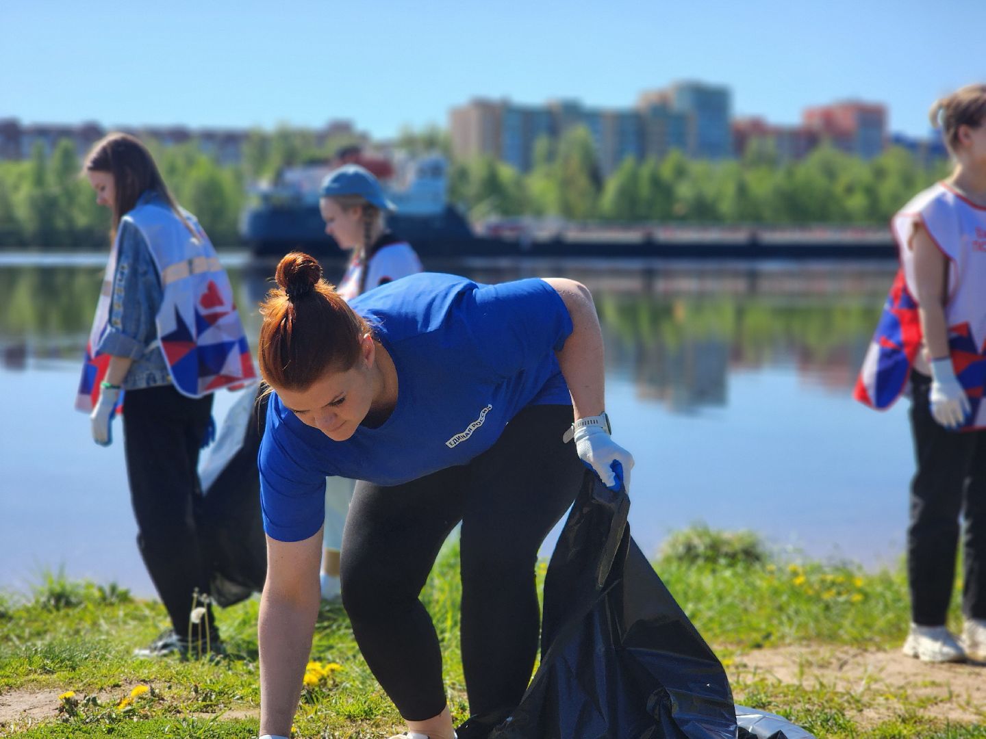 дубна, молодая гвардия, волонтеры подмосковья, субботник, день волги,