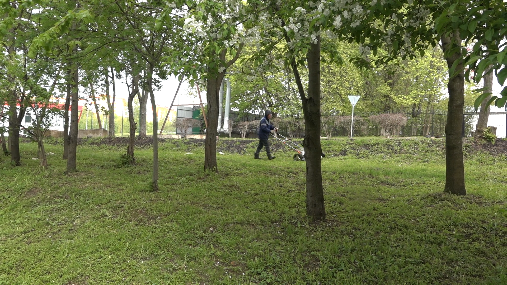 благоустройство, детская площадка, спортивная площадка, власиха спортивный, уборка территории,