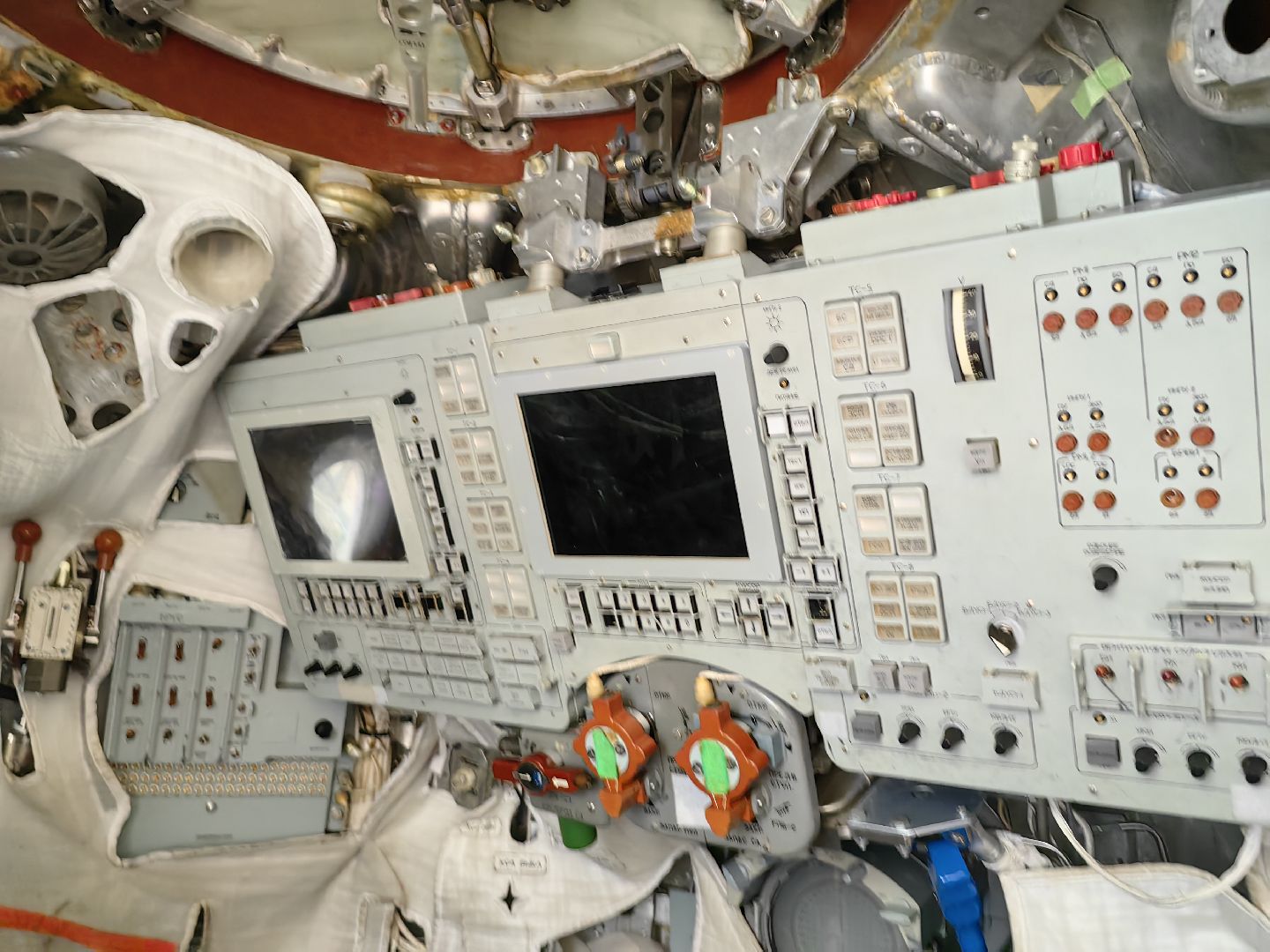 сурдокамера, спускаемый аппарат, капсула, Центр подготовки космонавтов, центрифуга, невесомость,