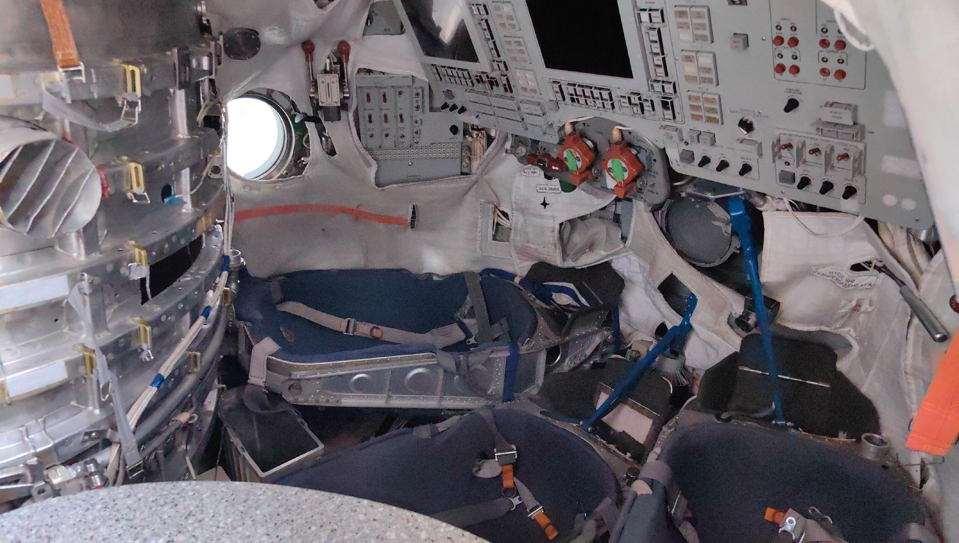 сурдокамера, спускаемый аппарат, капсула, Центр подготовки космонавтов, центрифуга, невесомость,