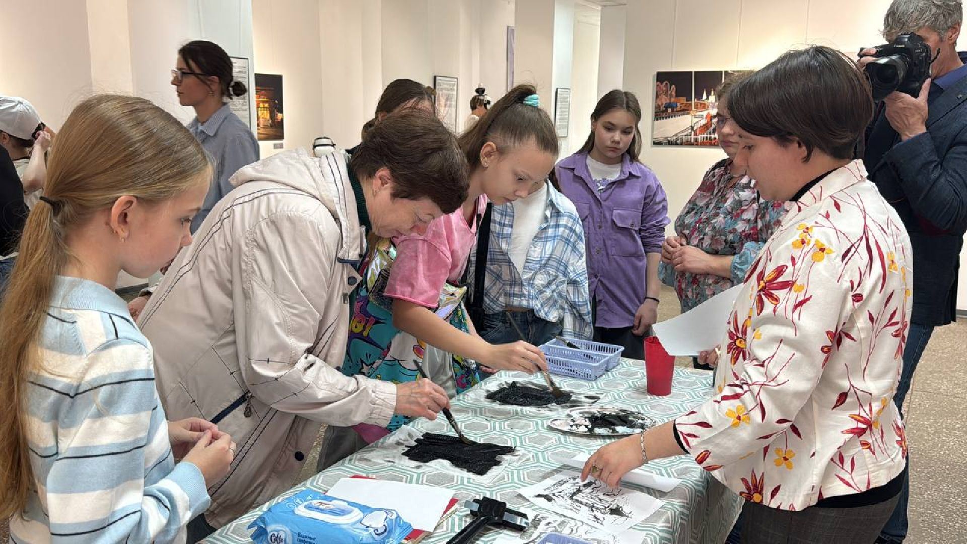 выставка, открытие, виртуальная реальность, картинная галерея,