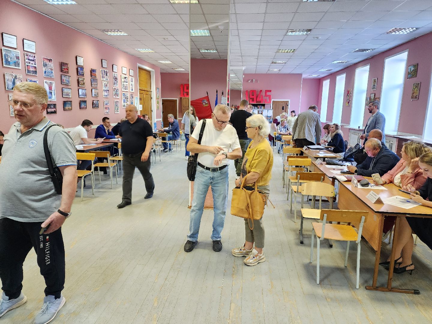 чехов, выездная администрация, встреча с жителями, обращения граждан, улица чехова, жилой дом, ремонт в подъезде, уборка в подъезде, содержание жилого дома, мбу чеховское благоустройство, глава округа михаил собакин,