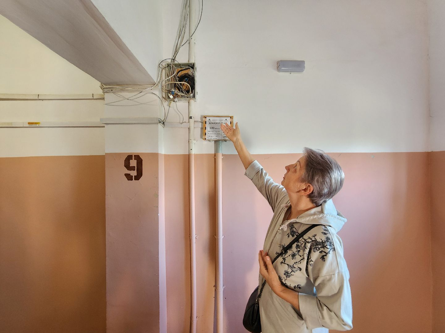 чехов, выездная администрация, встреча с жителями, обращения граждан, улица чехова, жилой дом, ремонт в подъезде, уборка в подъезде, содержание жилого дома, мбу чеховское благоустройство, глава округа михаил собакин,