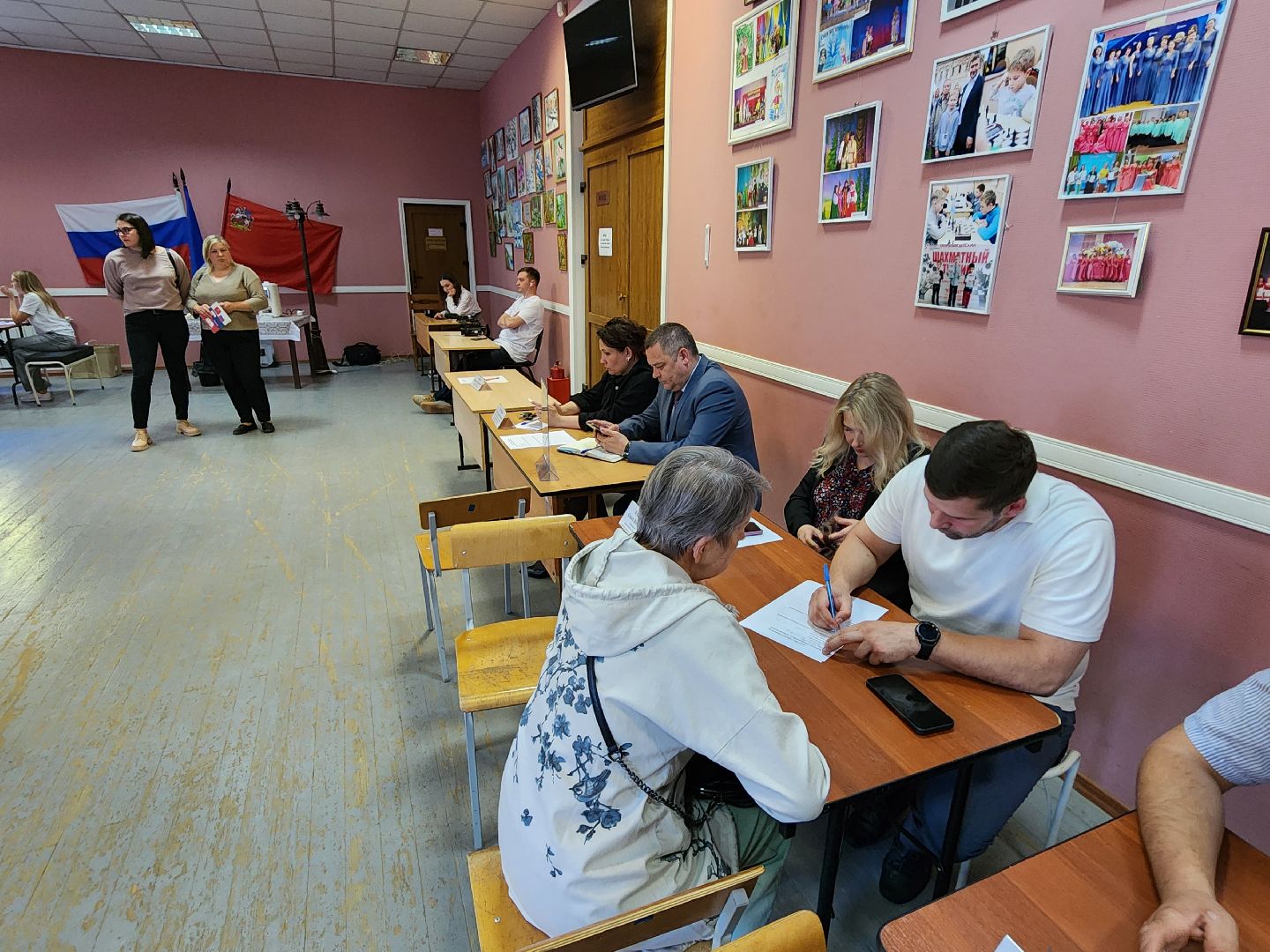 чехов, выездная администрация, встреча с жителями, обращения граждан, улица чехова, жилой дом, ремонт в подъезде, уборка в подъезде, содержание жилого дома, мбу чеховское благоустройство, глава округа михаил собакин,