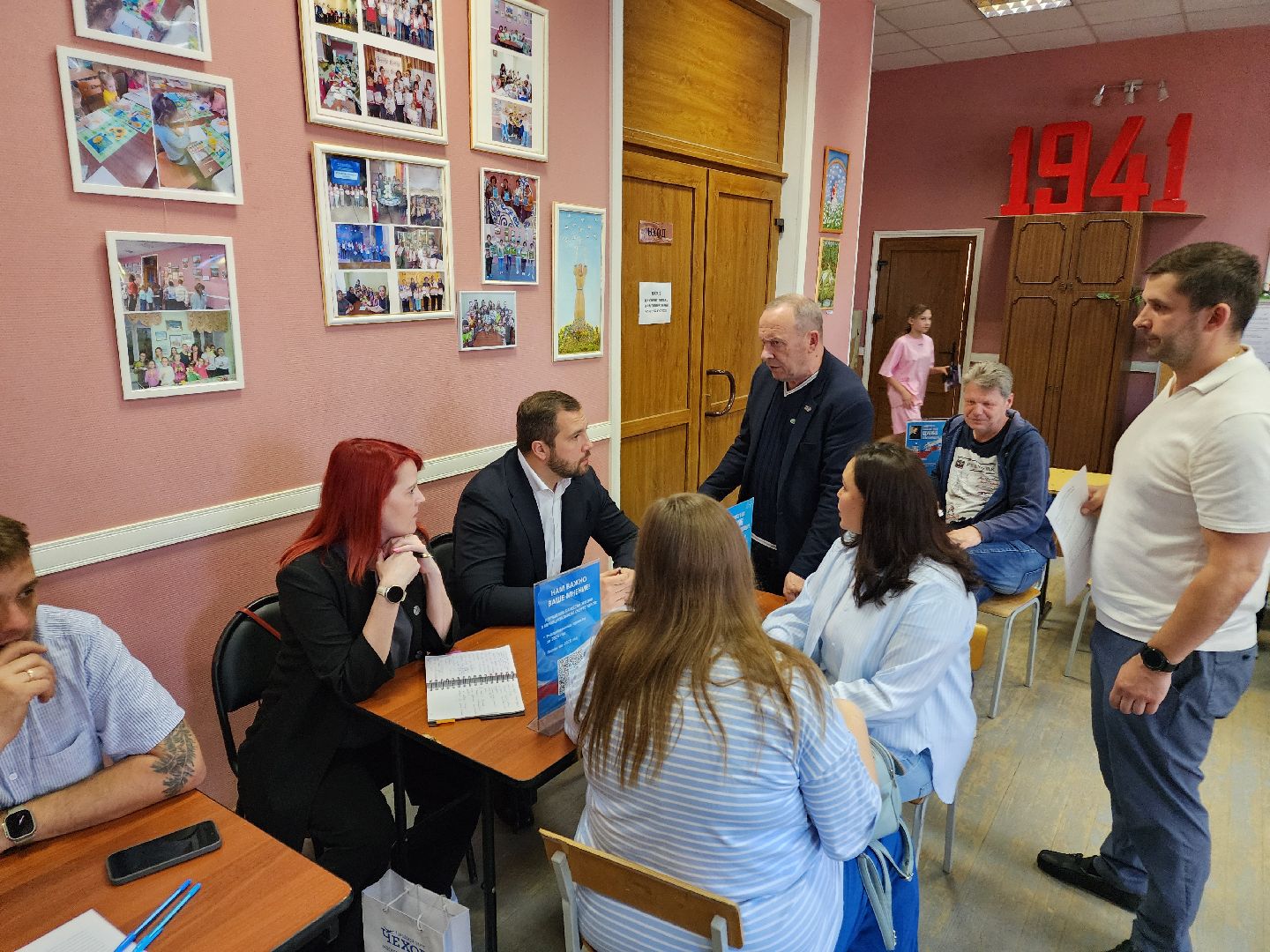 чехов, выездная администрация, встреча с жителями, обращения граждан, улица чехова, жилой дом, ремонт в подъезде, уборка в подъезде, содержание жилого дома, мбу чеховское благоустройство, глава округа михаил собакин,