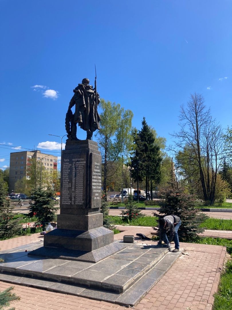 Солнечногорск, Советская площадь, братская могила, 9 мая, памятник