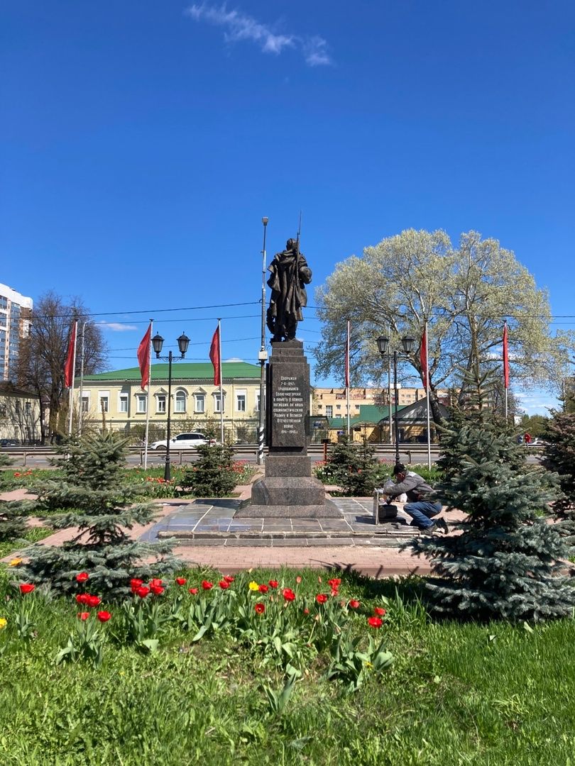 Солнечногорск, Советская площадь, братская могила, 9 мая, памятник