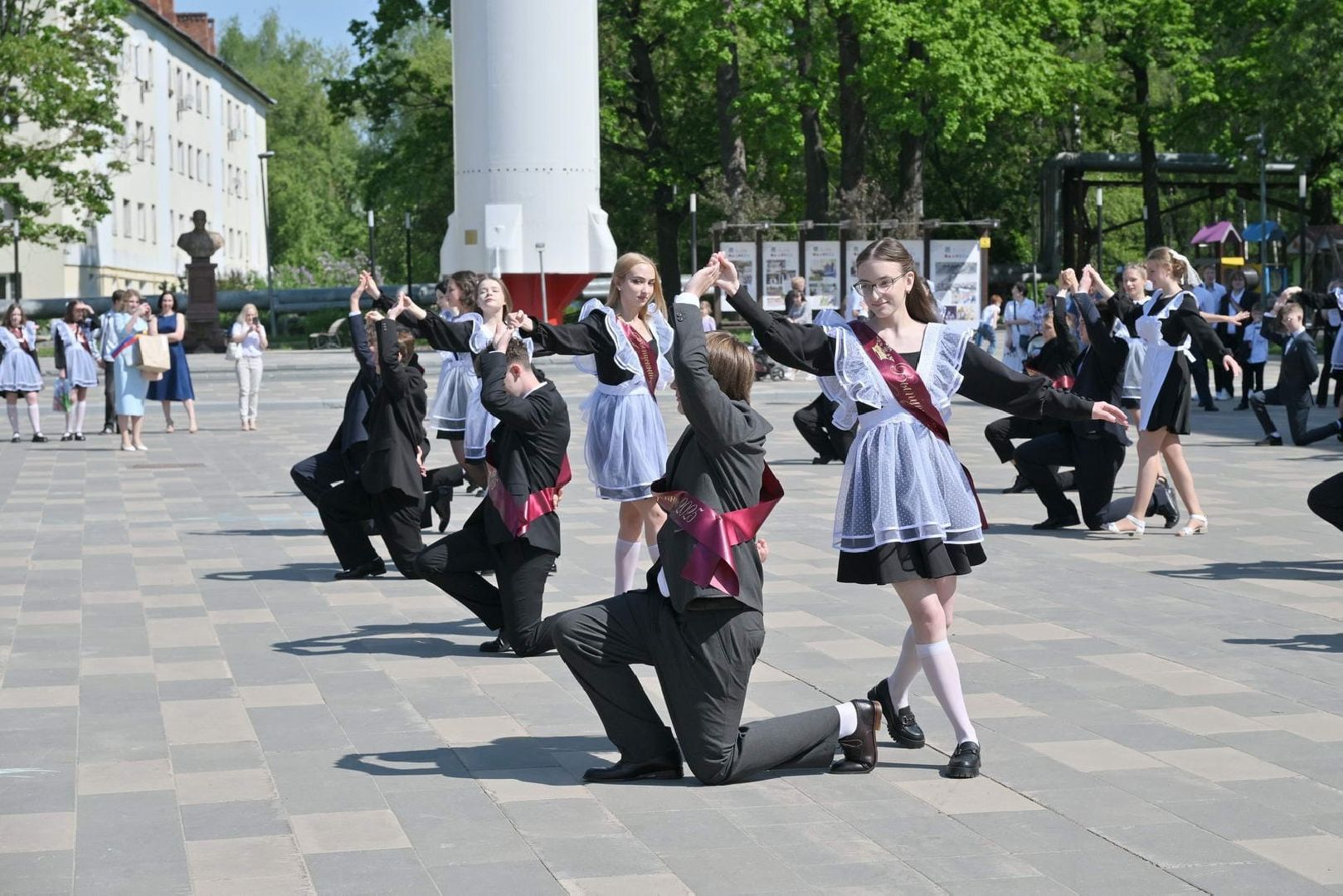 последний звонок 11 класс, школа имени попова, власиха поповка, школа попова валсиха,