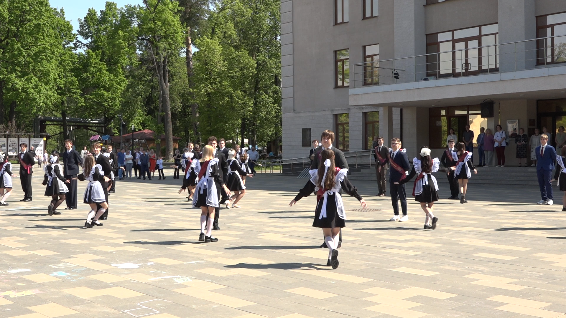 последний звонок 11 класс, школа имени попова, власиха поповка, школа попова валсиха,