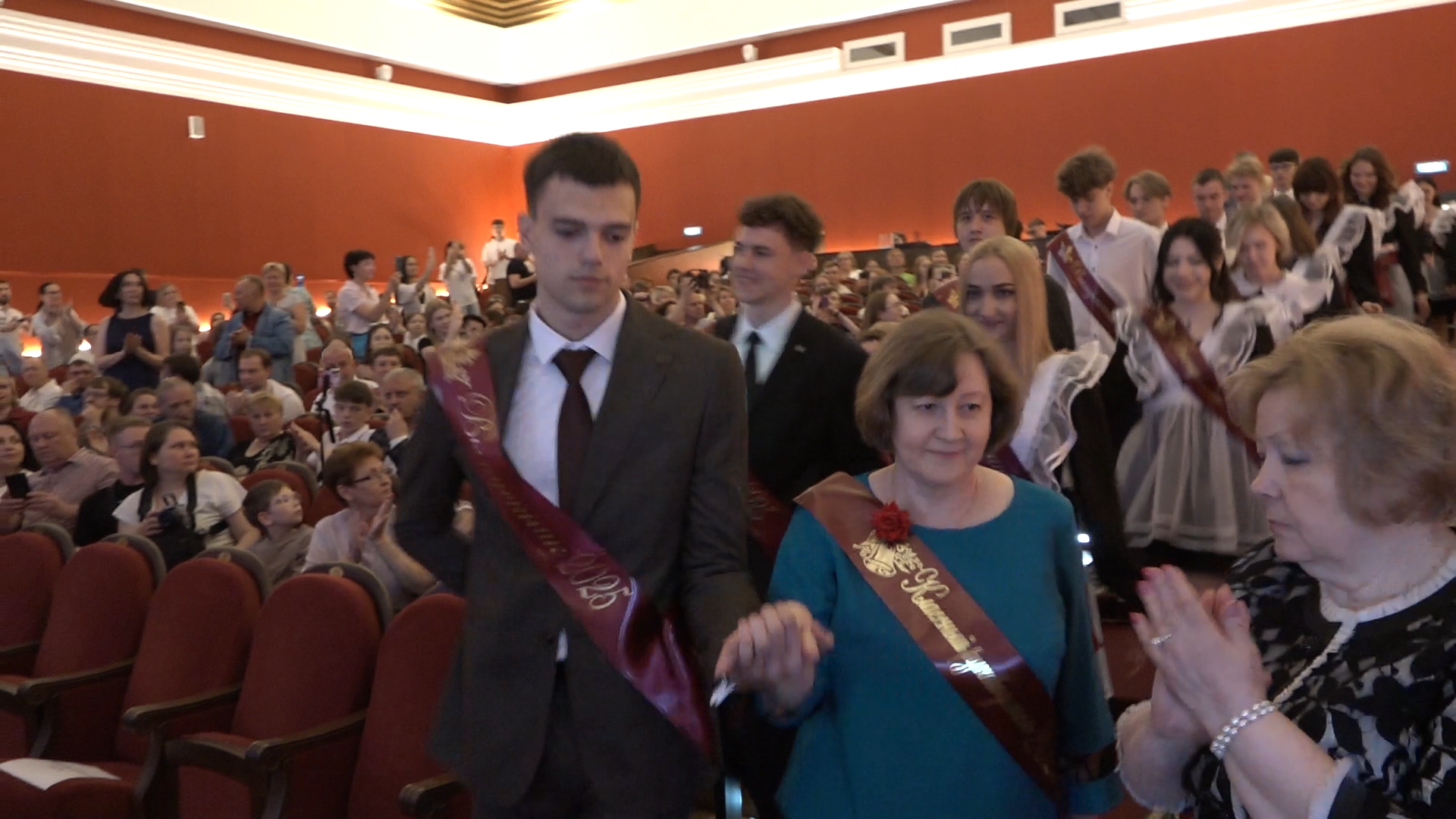 последний звонок 11 класс, школа имени попова, власиха поповка, школа попова валсиха,