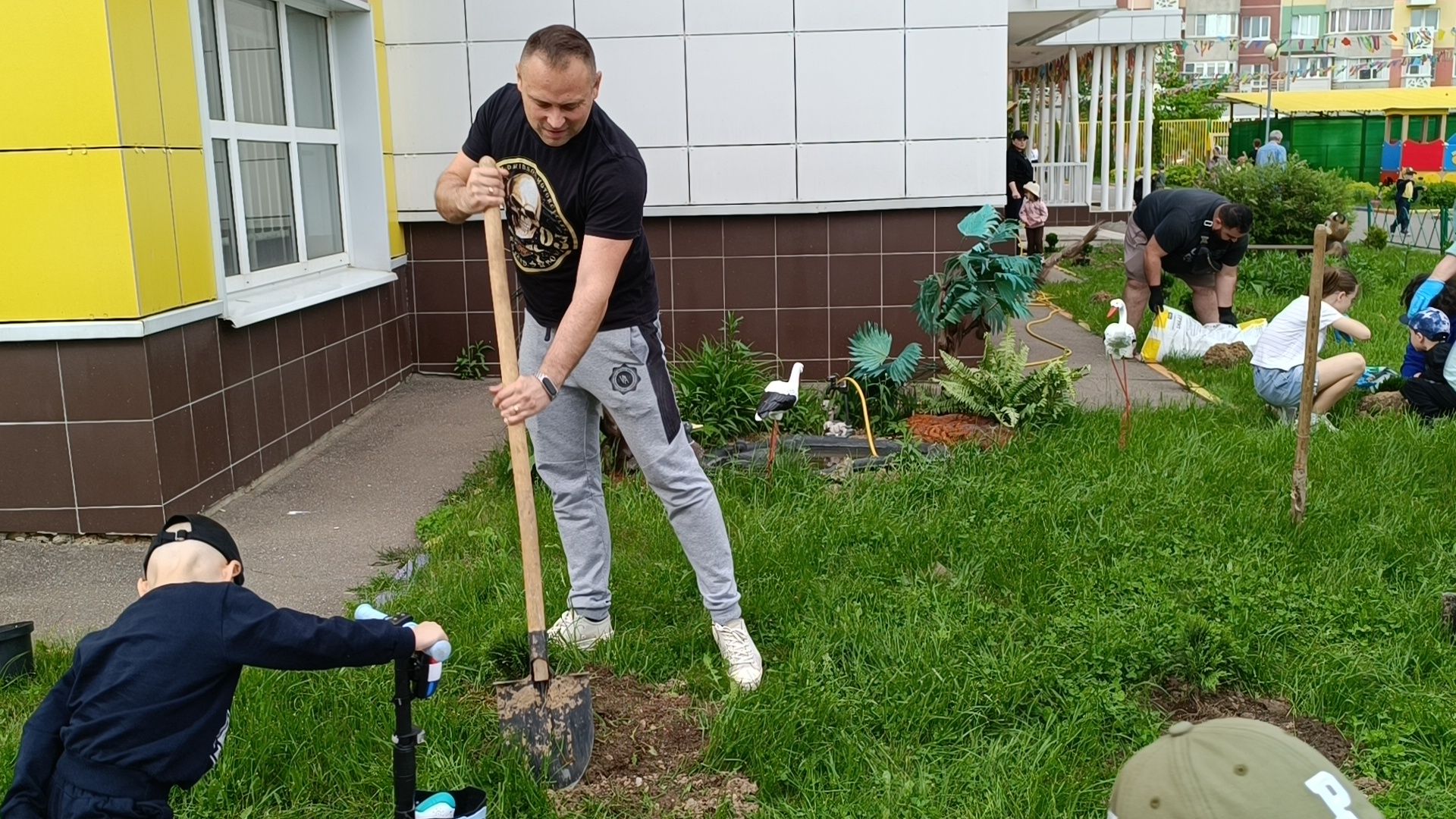 посадка деревьев, лобня, дети,
