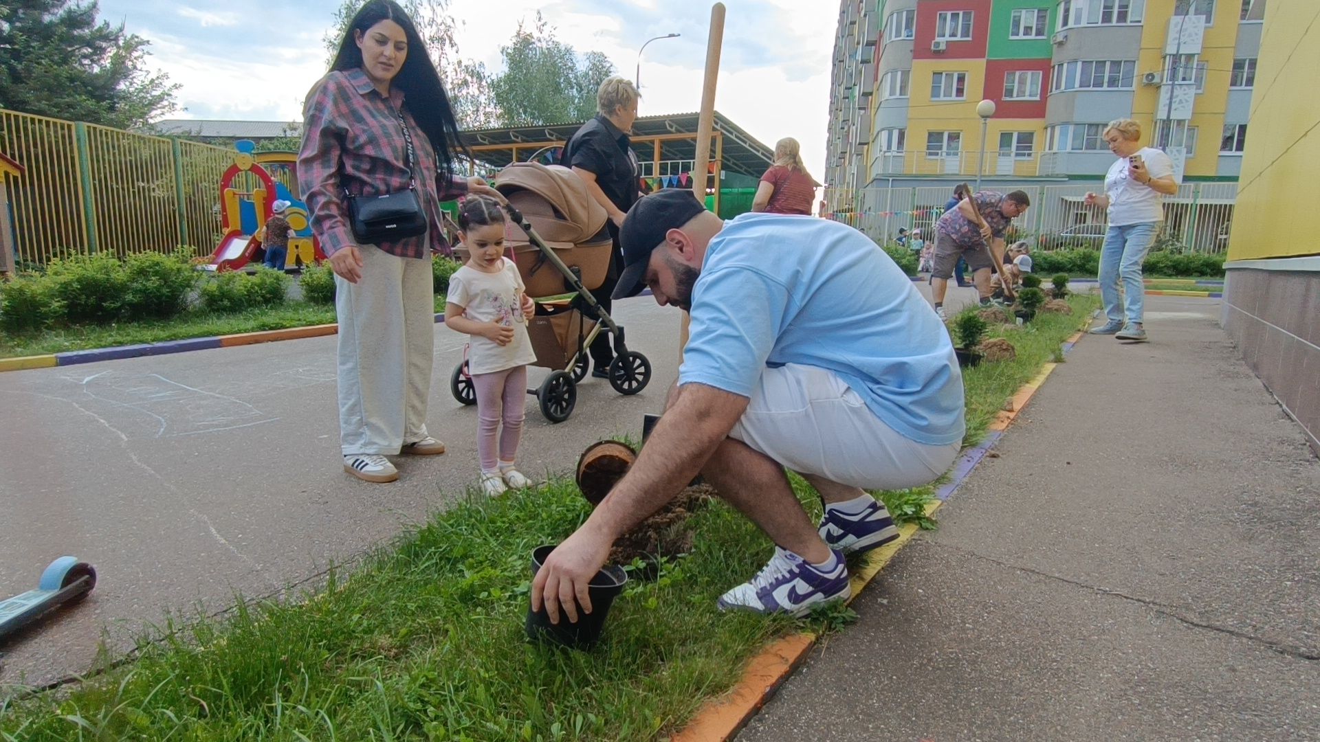 посадка деревьев, лобня, дети,
