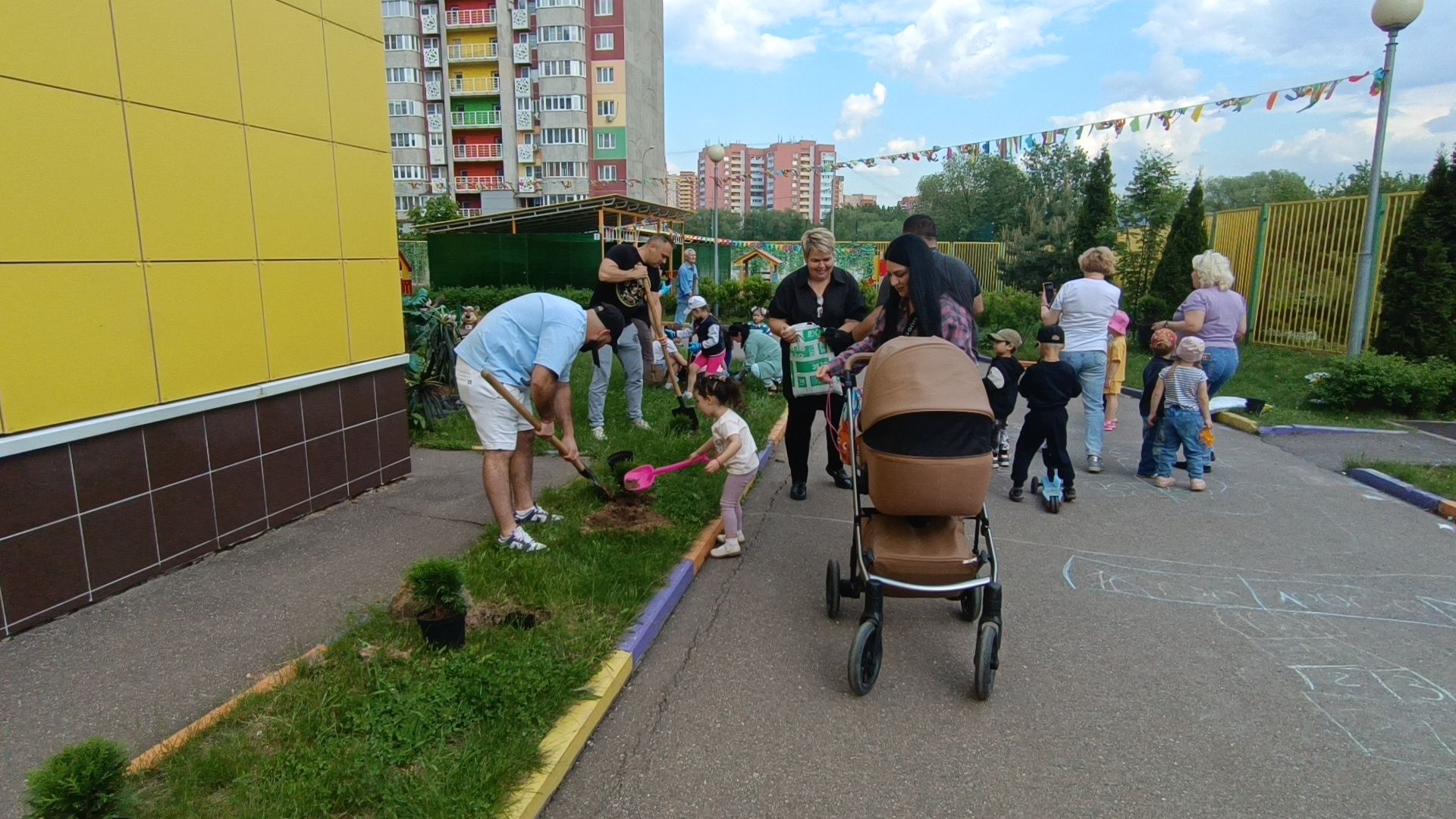 посадка деревьев, лобня, дети,