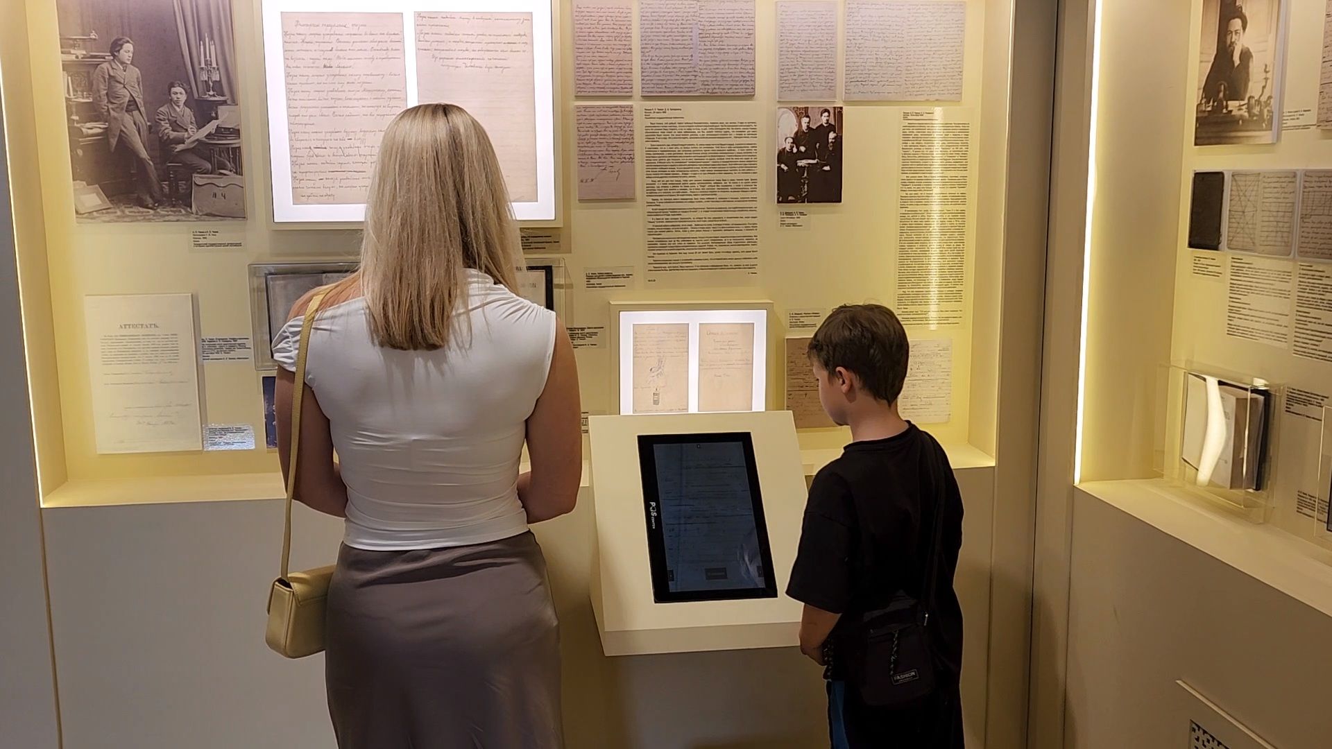 чехов, село мелихово, музей-заповедник, фестиваль мелиховская весна, никита михалков, академия, документальный фильм, спектакль метаморфозы святая простота, чехов писатель на все времена,обзорные экскурсии,