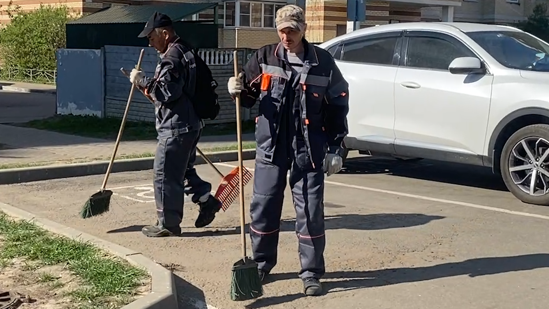 уборка территории, микрорайон школьный власиха, микрорайон тополек власиха, содержание территории,