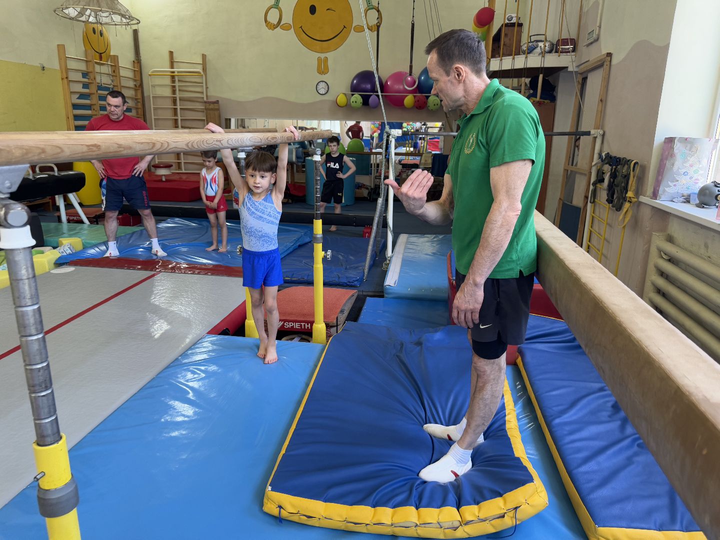 спортивная гимнастика, балашиха, книга рекордов россии, марк маилян, центр гимнастики смайл,