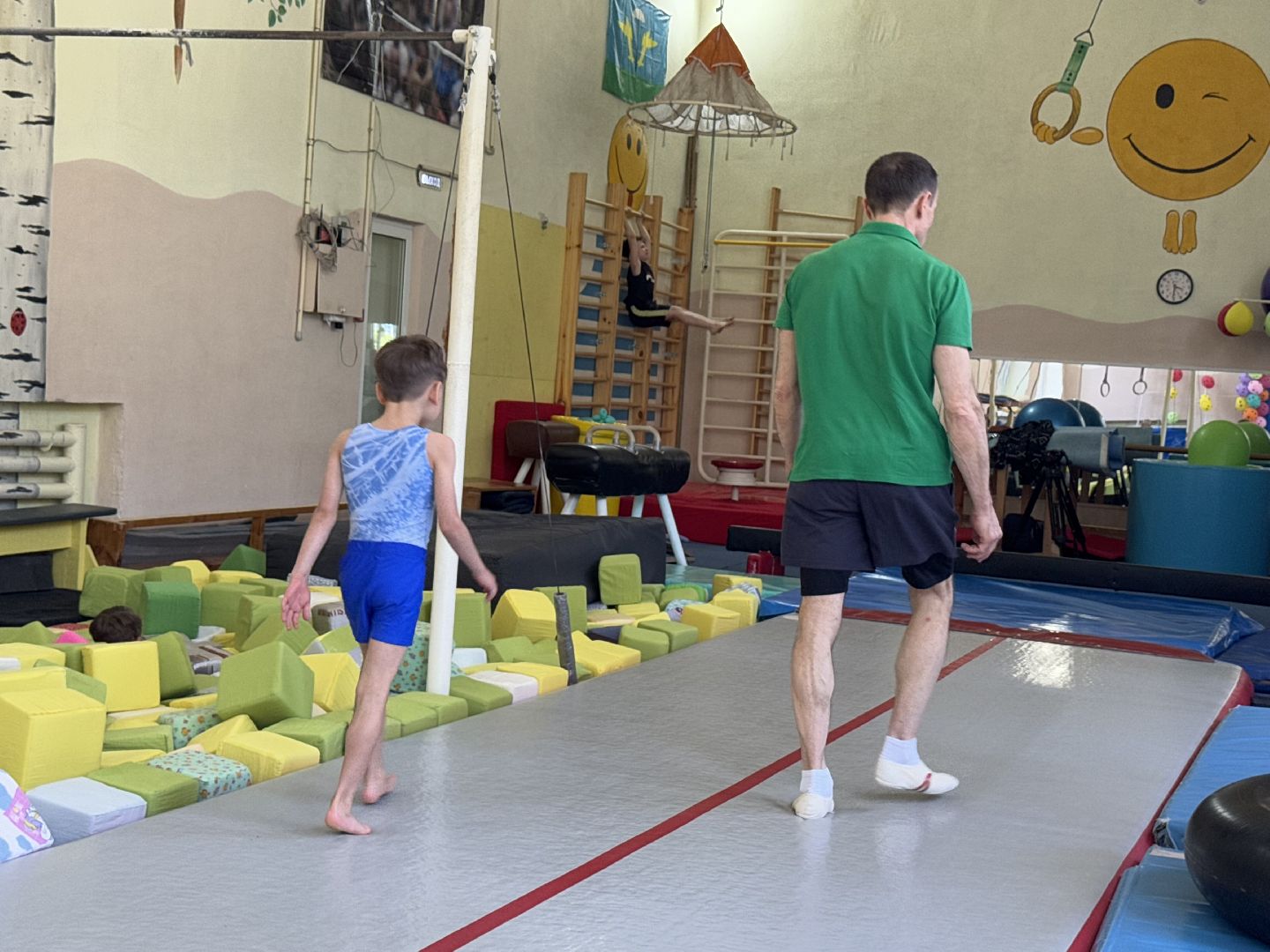 спортивная гимнастика, балашиха, книга рекордов россии, марк маилян, центр гимнастики смайл,