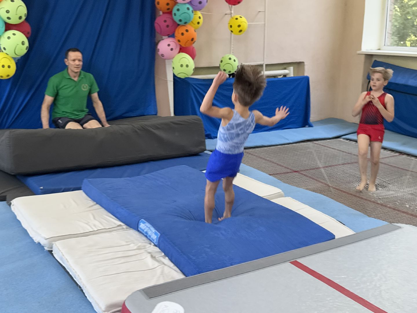 спортивная гимнастика, балашиха, книга рекордов россии, марк маилян, центр гимнастики смайл,