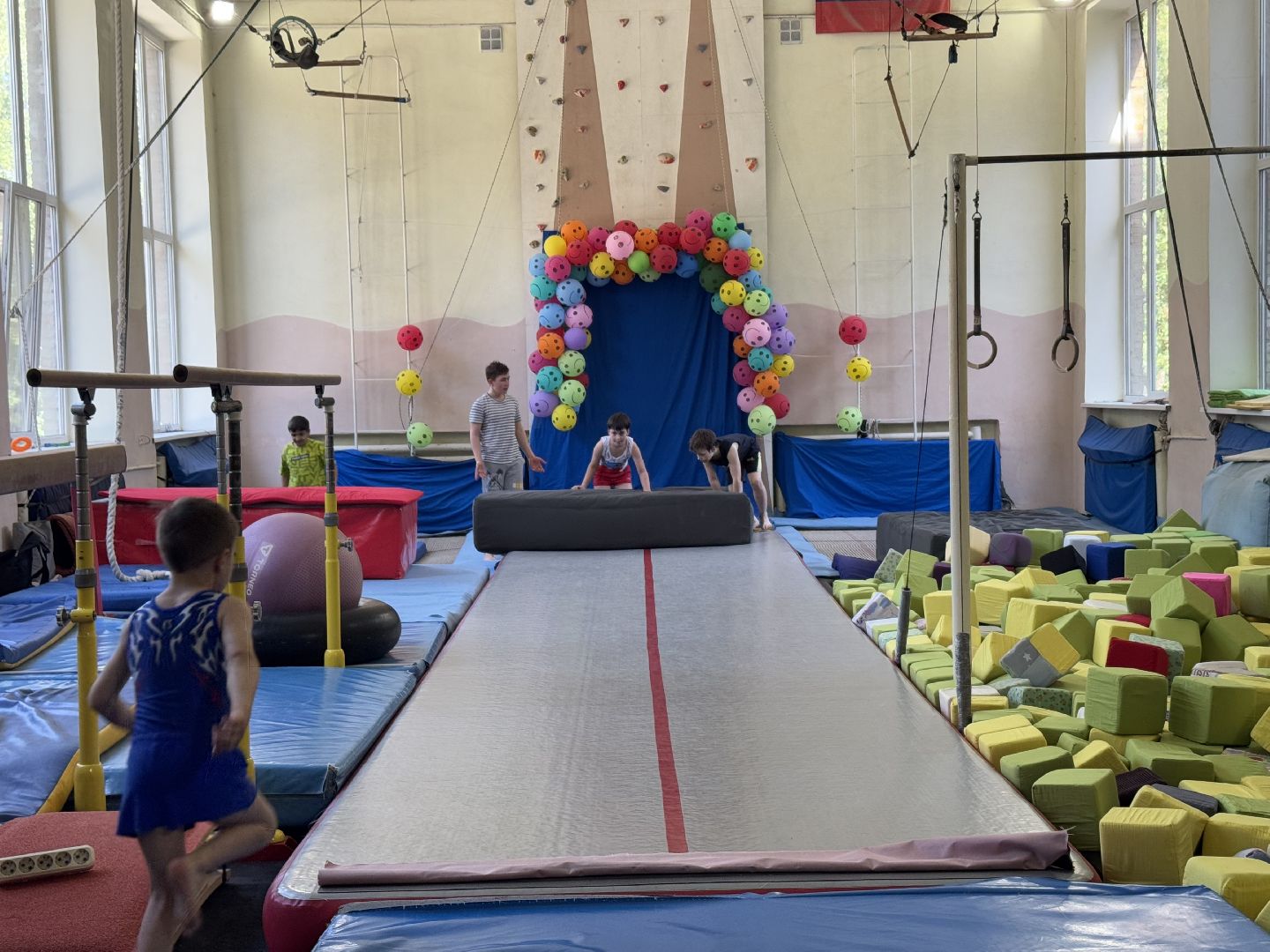 спортивная гимнастика, балашиха, книга рекордов россии, марк маилян, центр гимнастики смайл,