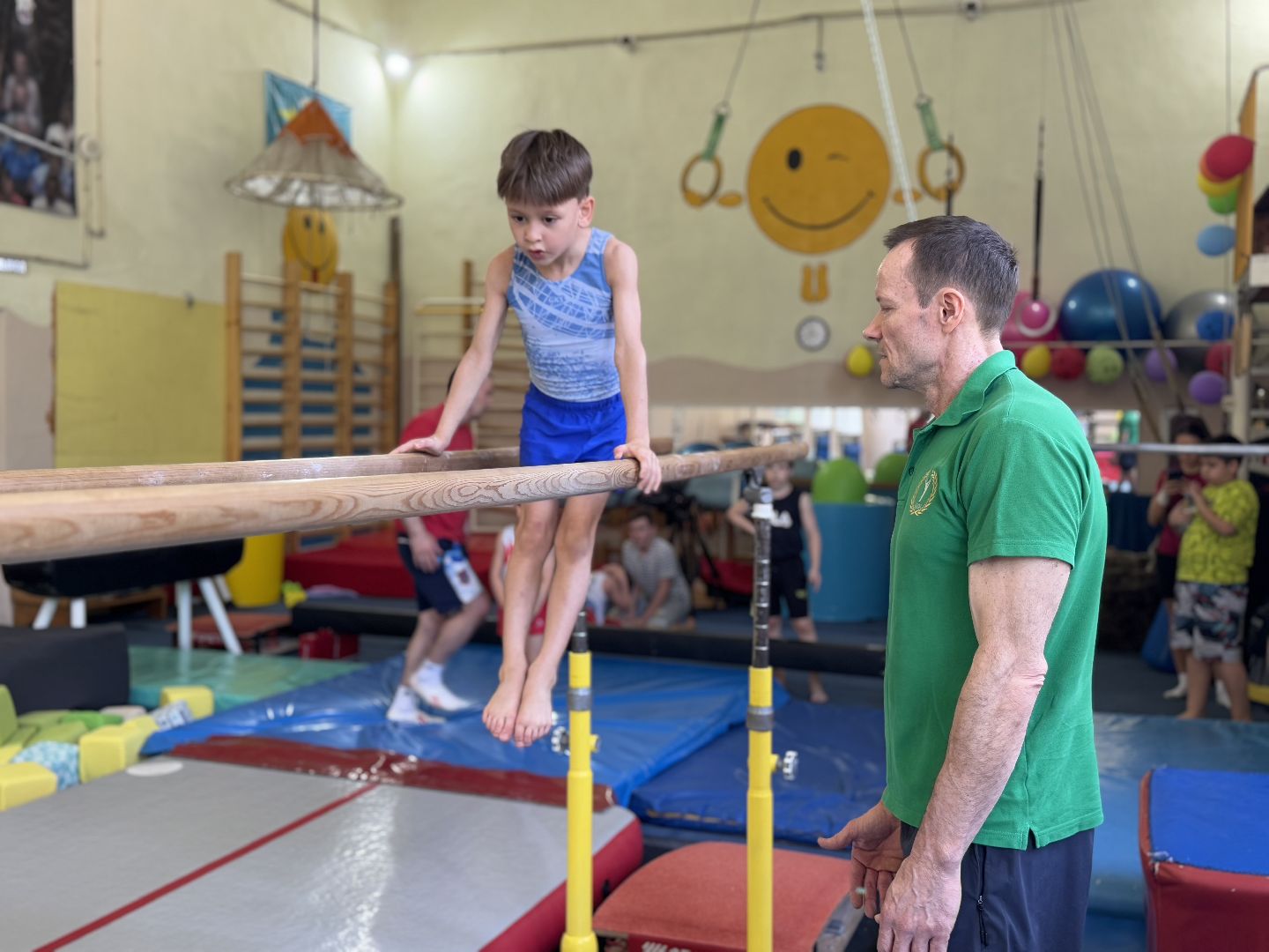 спортивная гимнастика, балашиха, книга рекордов россии, марк маилян, центр гимнастики смайл,