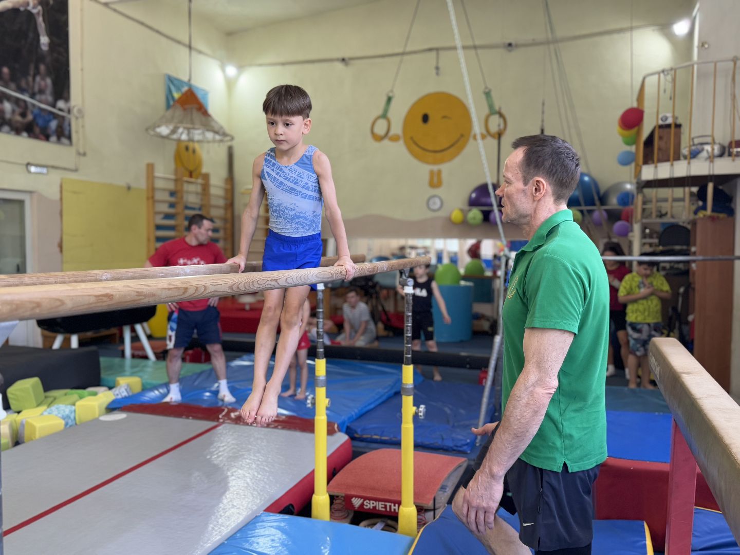 спортивная гимнастика, балашиха, книга рекордов россии, марк маилян, центр гимнастики смайл,