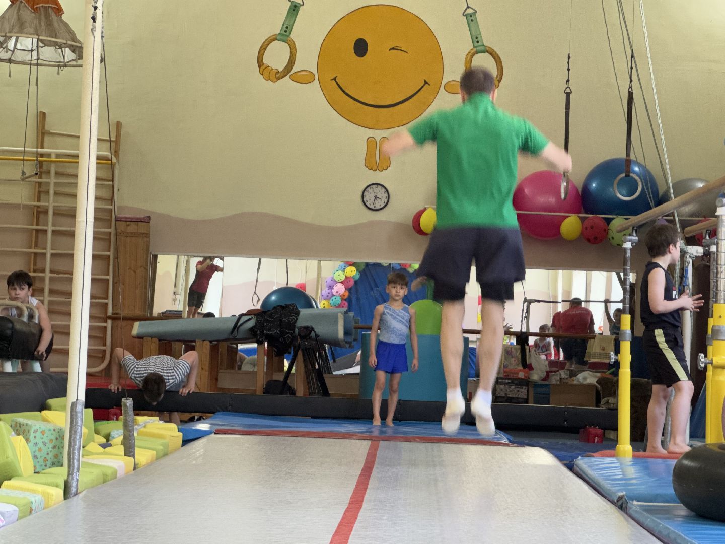 спортивная гимнастика, балашиха, книга рекордов россии, марк маилян, центр гимнастики смайл,