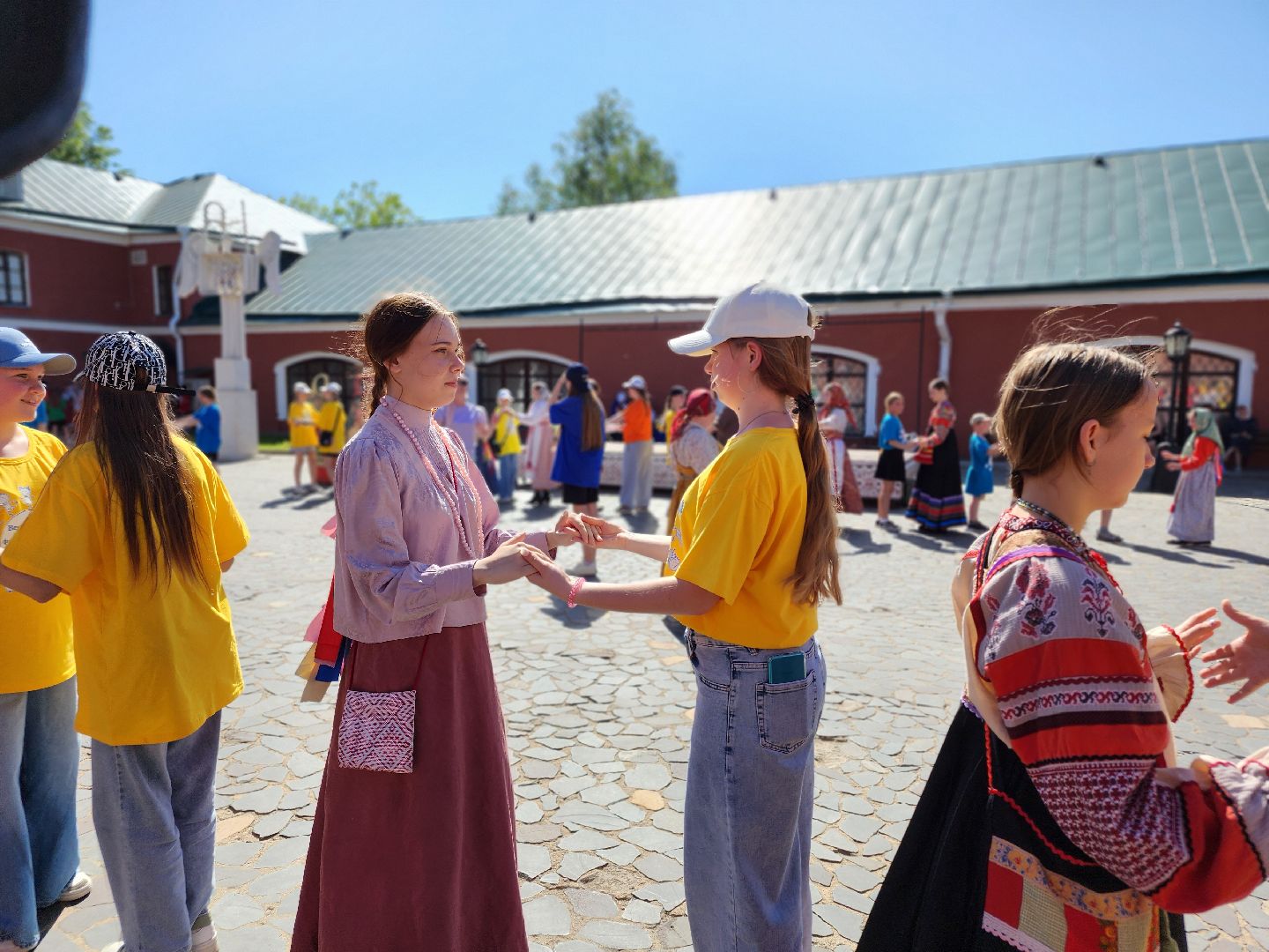 сергиев посад, сергиево-посадский музей-заповедник, конный двор, живая родина, фольклорный фестиваль,
