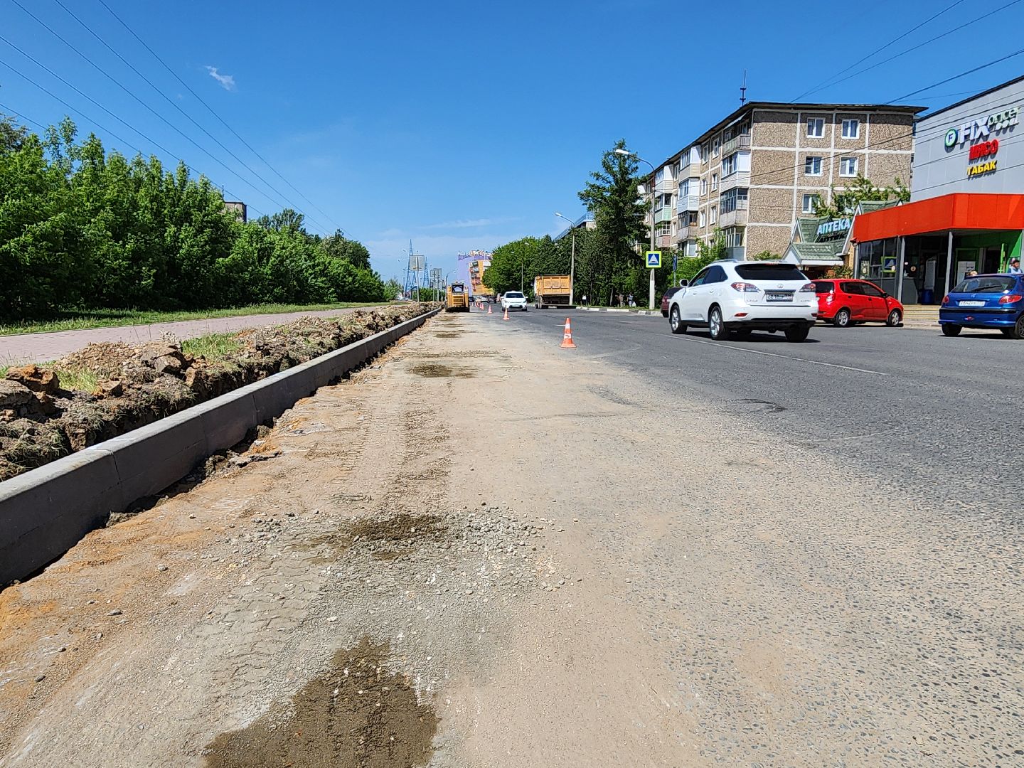 чехов, улица мира,  ремонт дороги, строительство тротуара, дорожные работы, парковки,  автостоянка, детская поликлиника, чеховская больница, госпрограмма московской области, благоустройство,