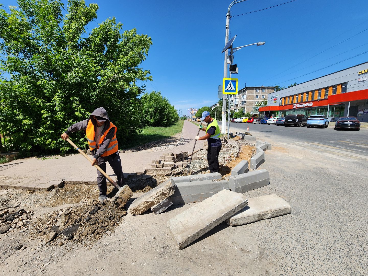 чехов, улица мира,  ремонт дороги, строительство тротуара, дорожные работы, парковки,  автостоянка, детская поликлиника, чеховская больница, госпрограмма московской области, благоустройство,