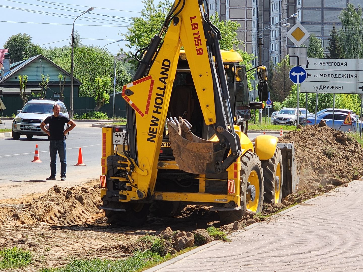 чехов, улица мира,  ремонт дороги, строительство тротуара, дорожные работы, парковки,  автостоянка, детская поликлиника, чеховская больница, госпрограмма московской области, благоустройство,