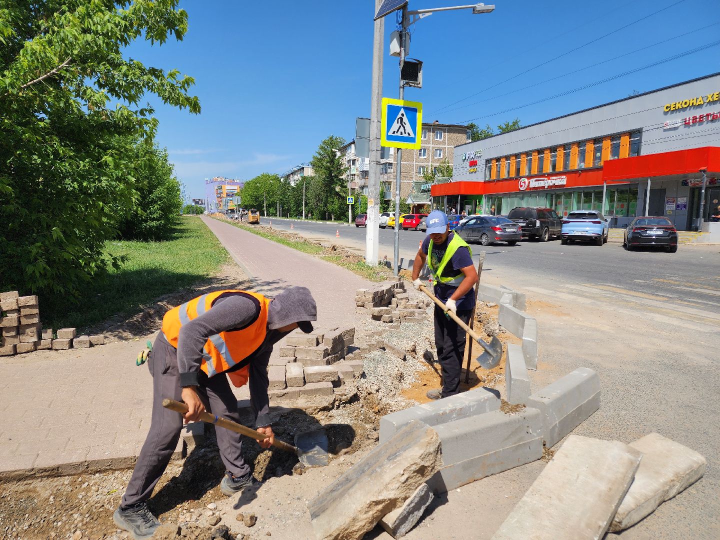 чехов, улица мира,  ремонт дороги, строительство тротуара, дорожные работы, парковки,  автостоянка, детская поликлиника, чеховская больница, госпрограмма московской области, благоустройство,