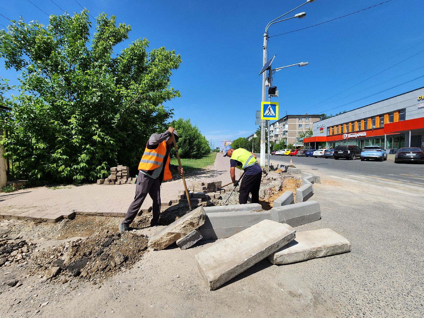 чехов, улица мира,  ремонт дороги, строительство тротуара, дорожные работы, парковки,  автостоянка, детская поликлиника, чеховская больница, госпрограмма московской области, благоустройство,
