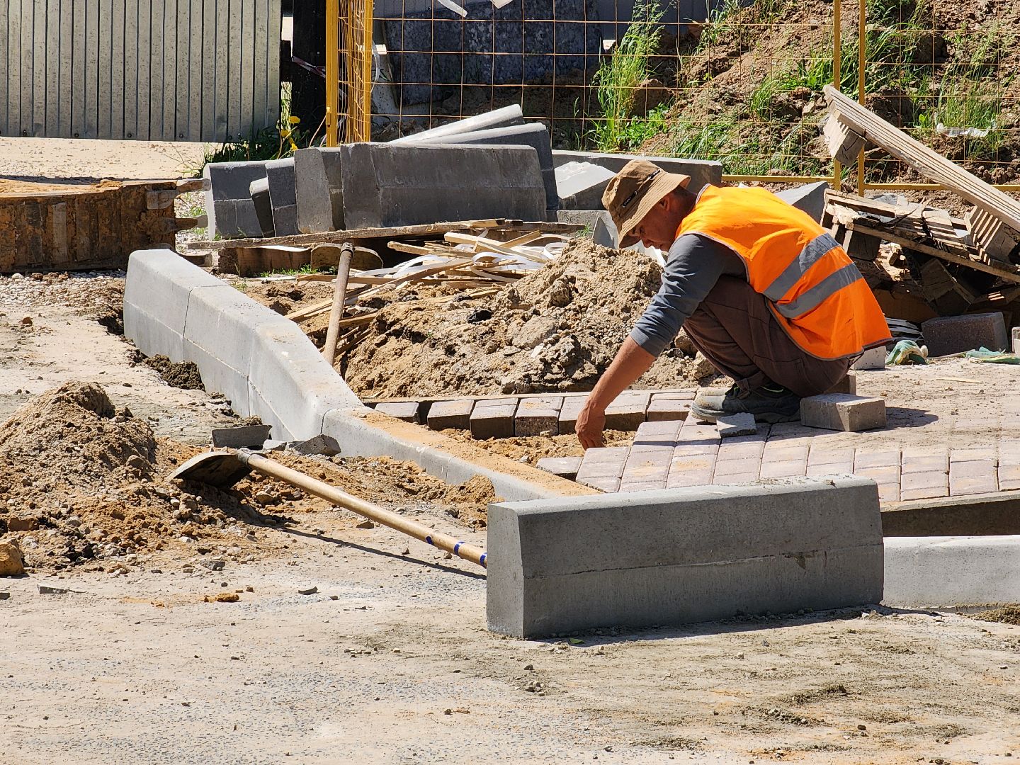 чехов, улица мира,  ремонт дороги, строительство тротуара, дорожные работы, парковки,  автостоянка, детская поликлиника, чеховская больница, госпрограмма московской области, благоустройство,