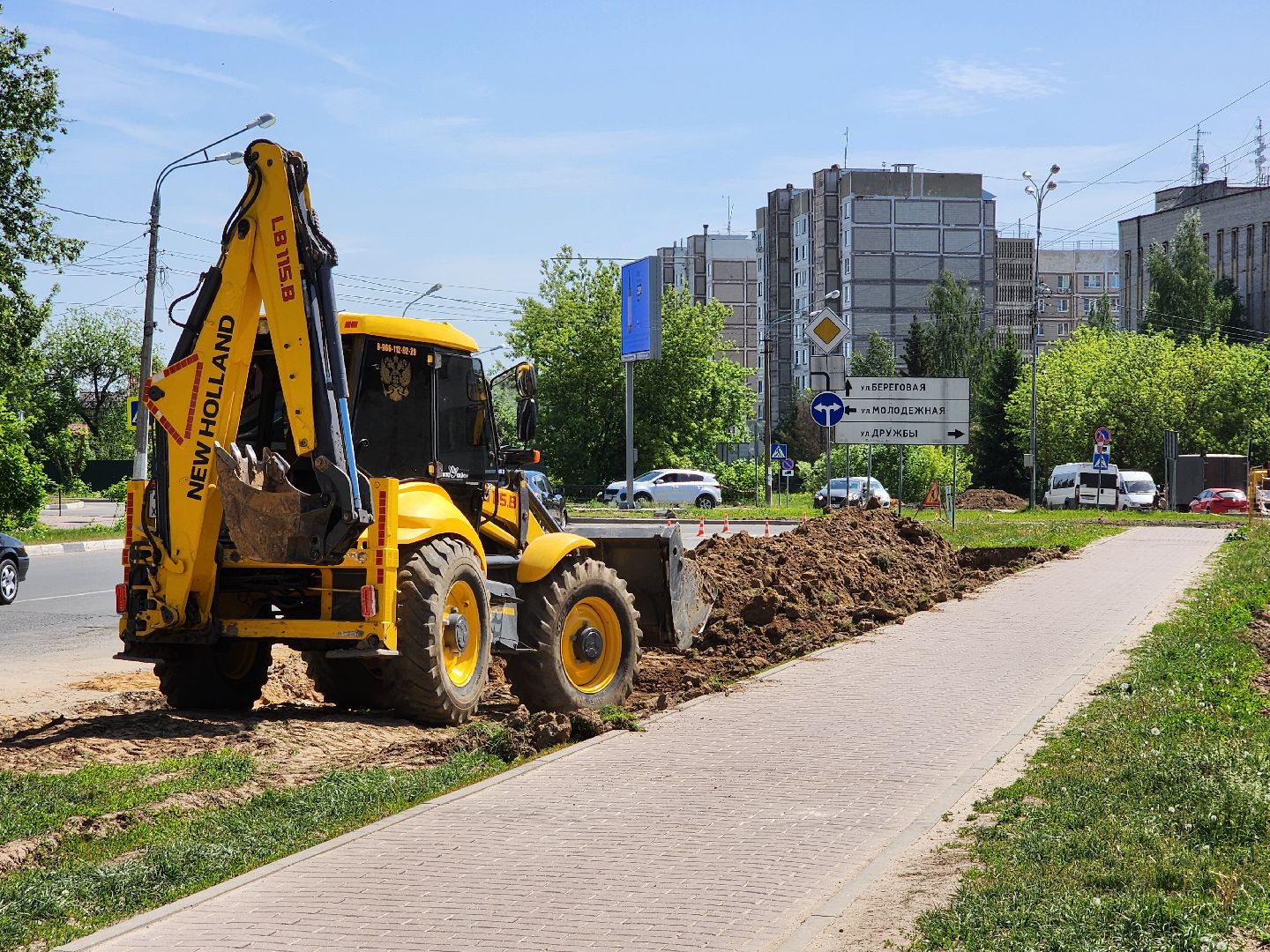 чехов, улица мира,  ремонт дороги, строительство тротуара, дорожные работы, парковки,  автостоянка, детская поликлиника, чеховская больница, госпрограмма московской области, благоустройство,