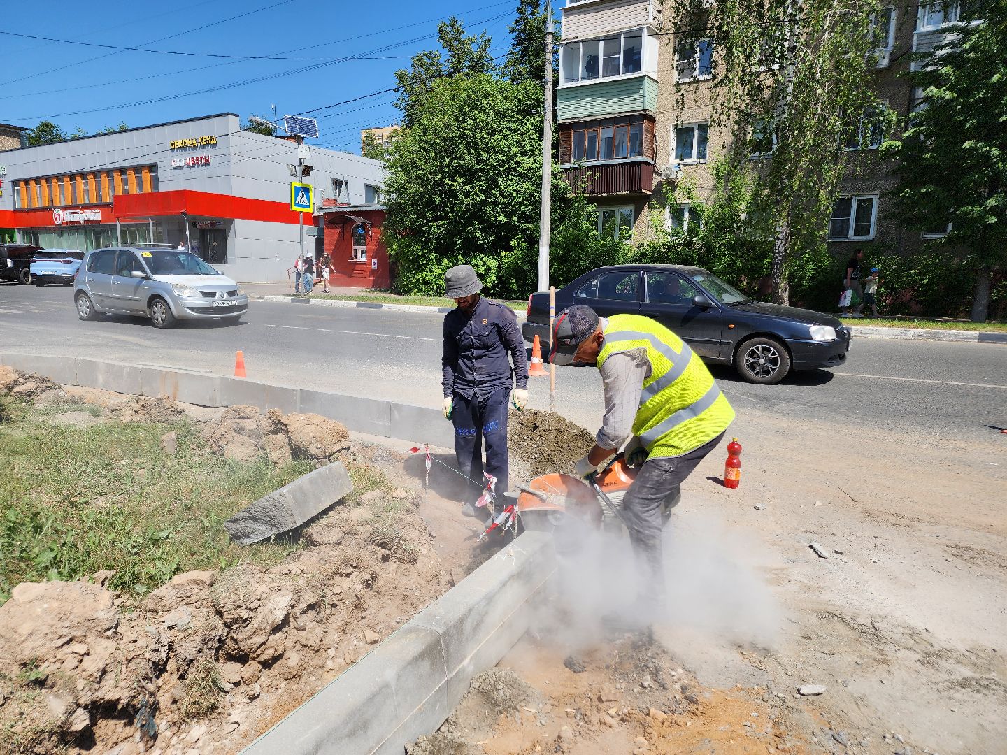 чехов, улица мира,  ремонт дороги, строительство тротуара, дорожные работы, парковки,  автостоянка, детская поликлиника, чеховская больница, госпрограмма московской области, благоустройство,
