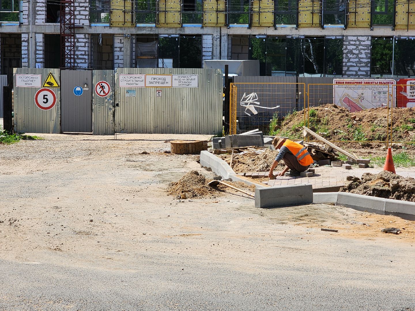 чехов, улица мира,  ремонт дороги, строительство тротуара, дорожные работы, парковки,  автостоянка, детская поликлиника, чеховская больница, госпрограмма московской области, благоустройство,