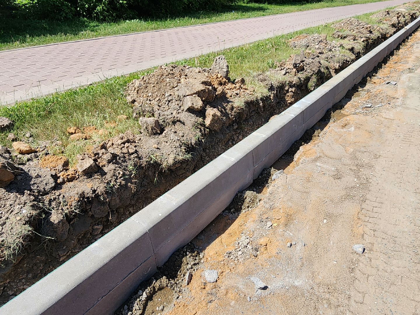 чехов, улица мира,  ремонт дороги, строительство тротуара, дорожные работы, парковки,  автостоянка, детская поликлиника, чеховская больница, госпрограмма московской области, благоустройство,